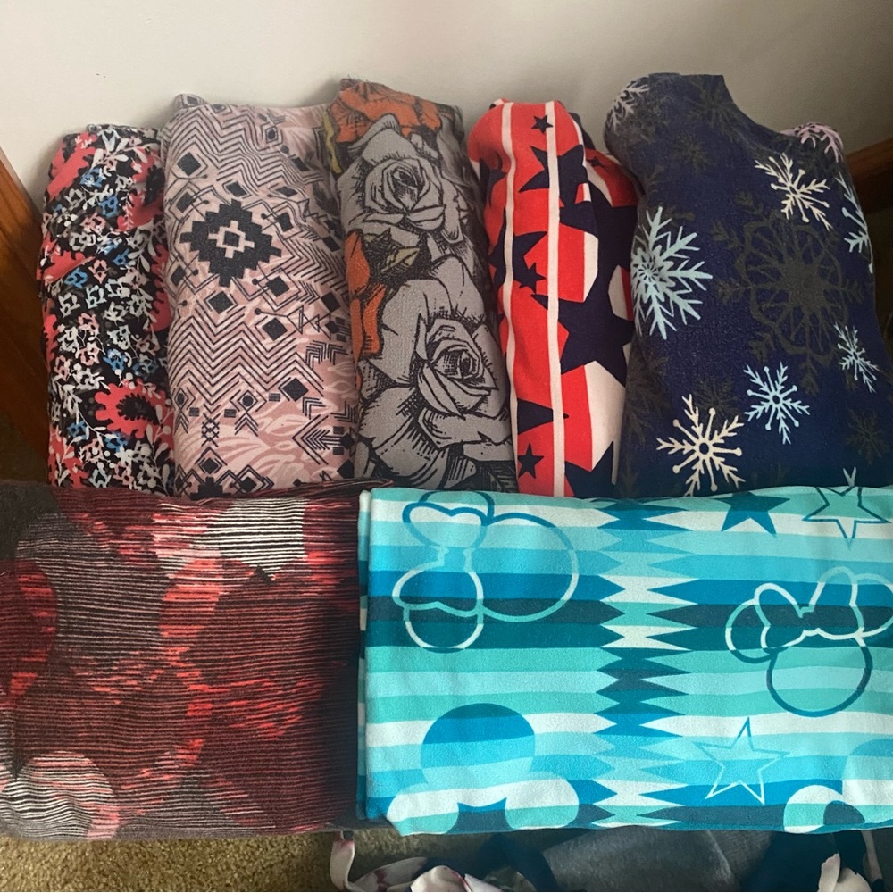 ✨ SEVEN ✨ pairs of TC LuLaRoe Leggings